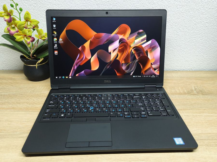 Ноутбук Б/В Dell Latitude 5580, Intel Core i5-6300U, DDR4 8 GB, SSD 240GB, 15.6" Full HD