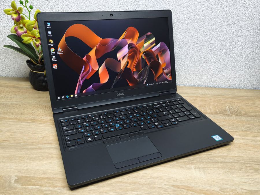 Ноутбук Б/В Dell Latitude 5580, Intel Core i5-6300U, DDR4 8 GB, SSD 240GB, 15.6" Full HD