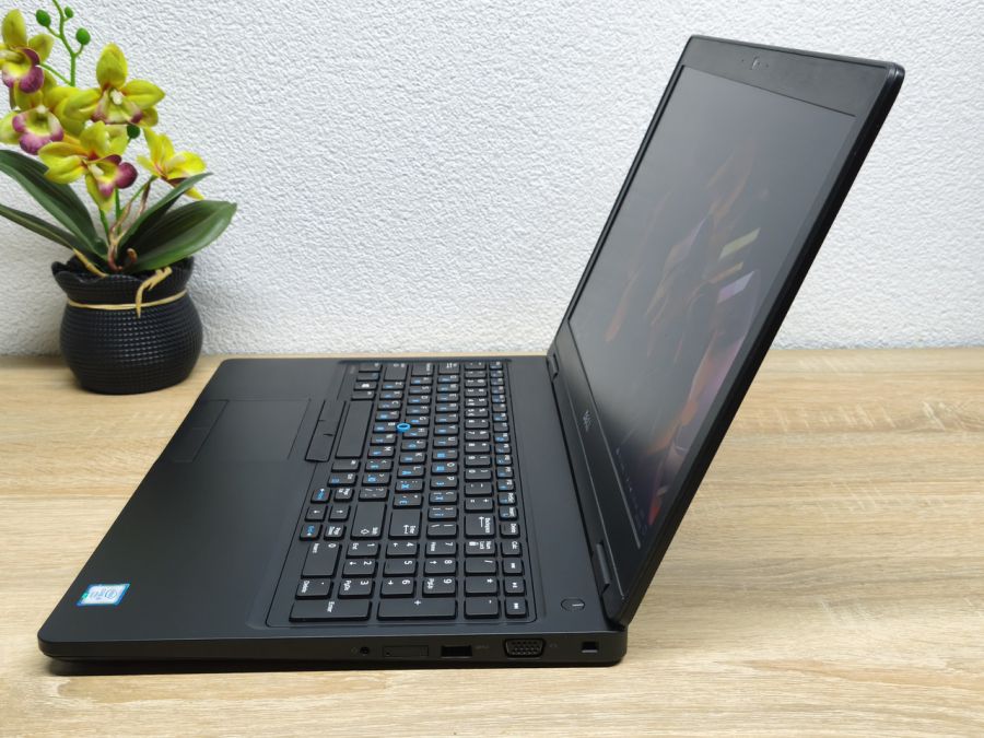 Ноутбук Б/В Dell Latitude 5580, Intel Core i5-6300U, DDR4 8 GB, SSD 256GB, 15.6" Full HD