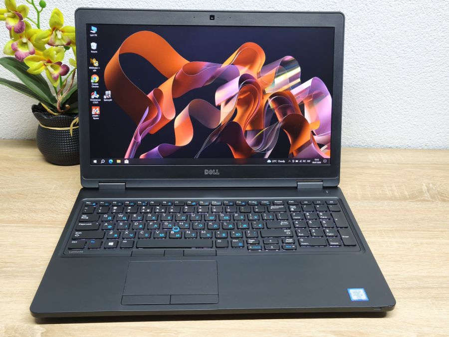 Ноутбук Б/В Dell Latitude 5580, Intel Core i5-6300U, DDR4 8 GB, SSD 256GB, 15.6" Full HD