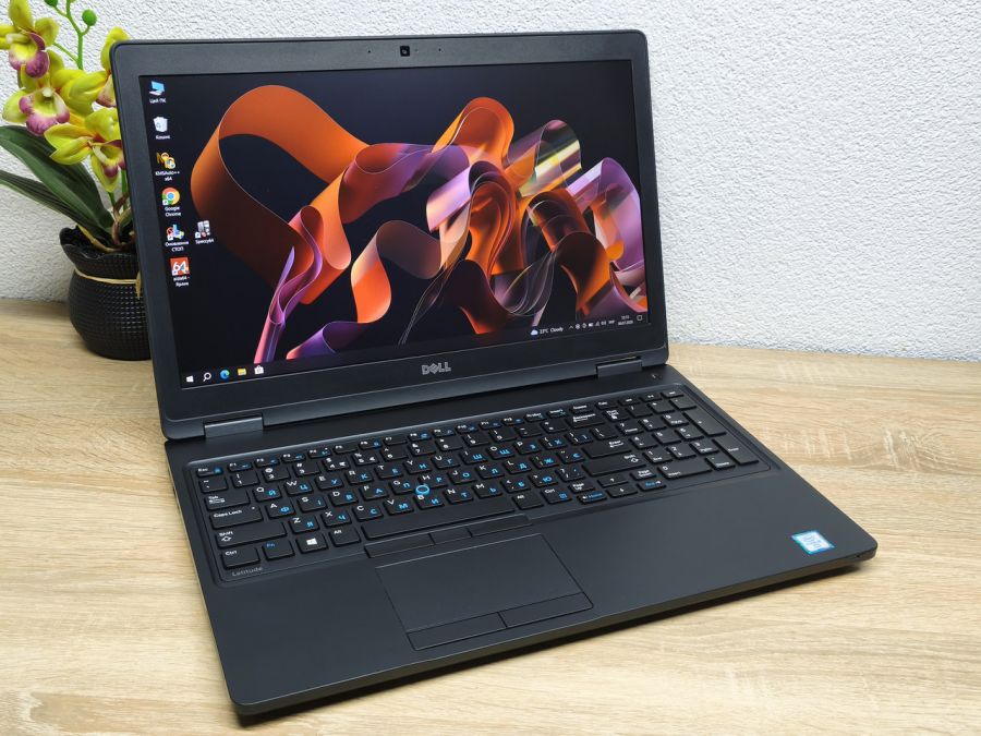 Ноутбук Б/В Dell Latitude 5580, Intel Core i5-6300U, DDR4 8 GB, SSD 256GB, 15.6" Full HD
