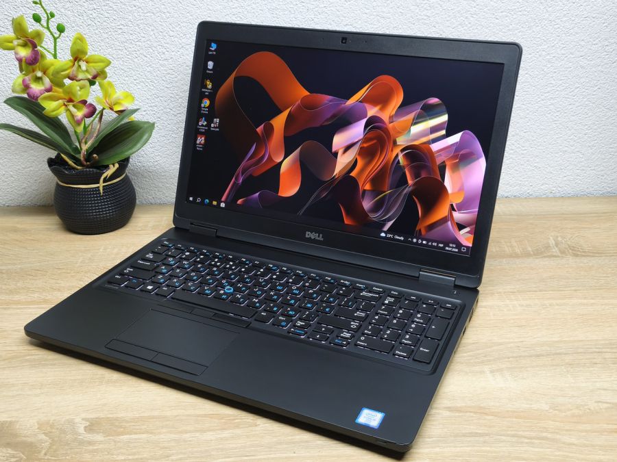 Ноутбук Б/В Dell Latitude 5580, Intel Core i5-6300U, DDR4 8 GB, SSD 256GB, 15.6" Full HD