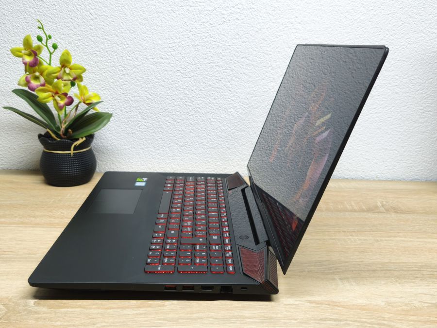 Ноутбук Б/В Lenovo IdeaPad Y700, Intel Core i7-6700HQ, DDR4 16 GB, SSD 256GB + HDD 500GB, GeForce GTX 960M 4Gb, 15.6" Full HD