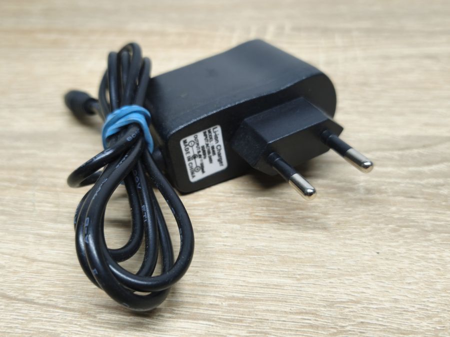 Б/В Блок живлення 8.4V,500mA,3.0x1.0 мм