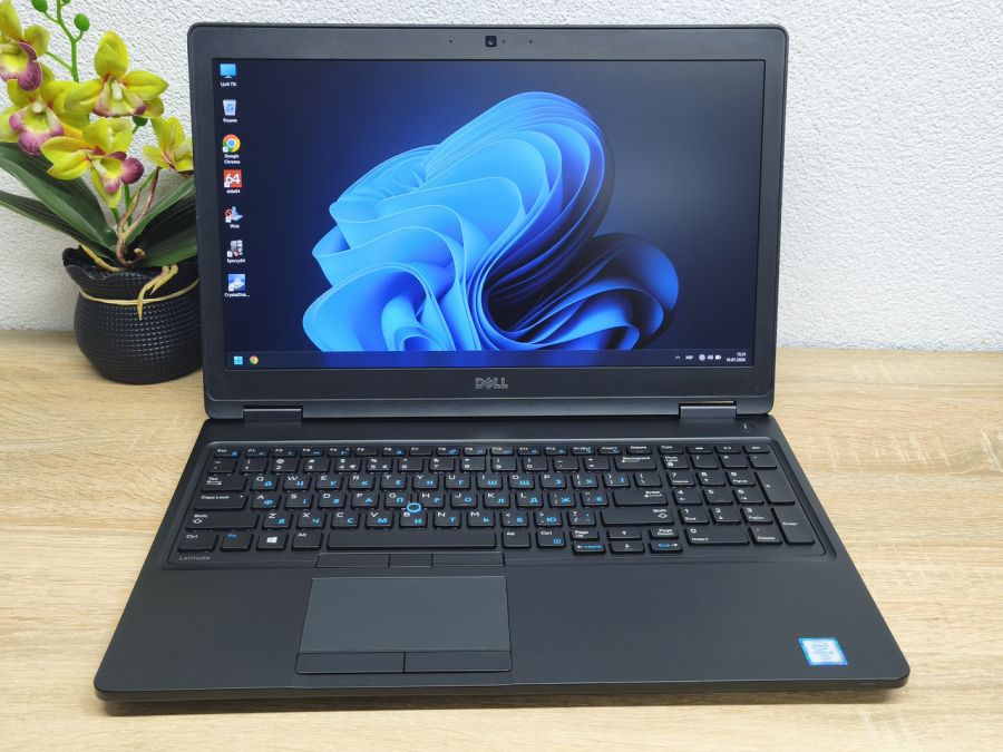 Ноутбук Б/В Dell Latitude 5580, Intel Core i5-6300U, DDR4 8 GB, SSD 256GB, 15.6" Full HD