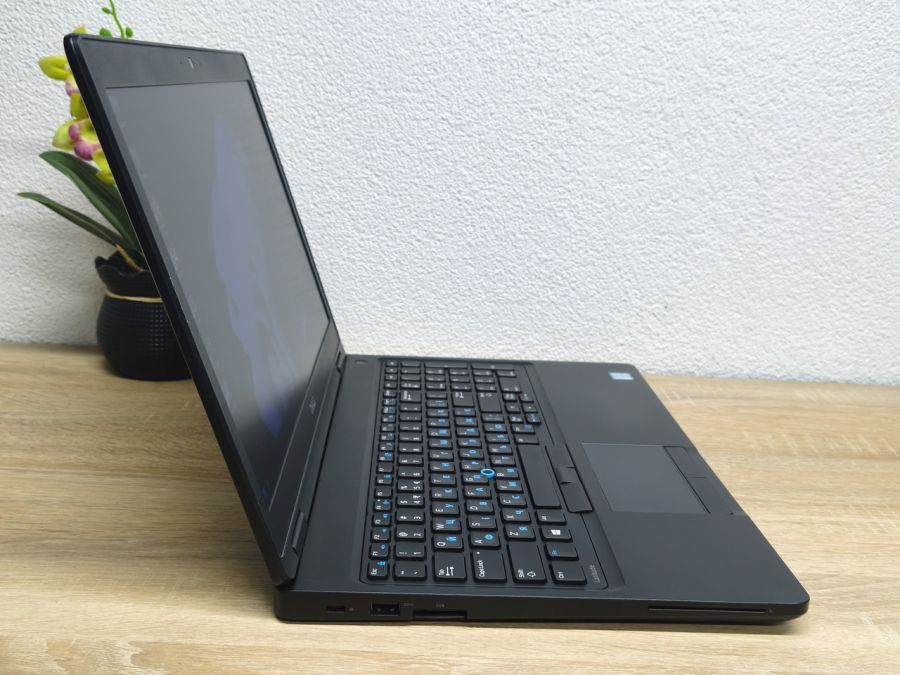 Ноутбук Б/В Dell Latitude 5580, Intel Core i5-6300U, DDR4 8 GB, SSD 256GB, 15.6" Full HD