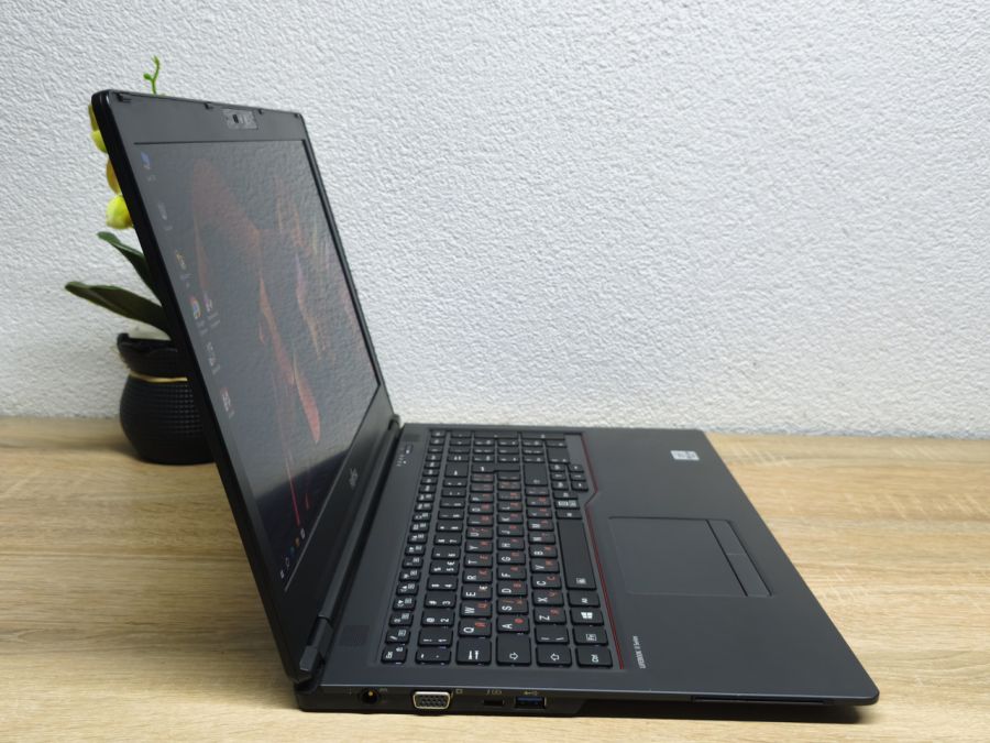 Ноутбук Б/В Fujitsu LifeBook U7510, Intel Core i5-10310U, DDR4 8GB, SSD 256GB, 15" Full HD
