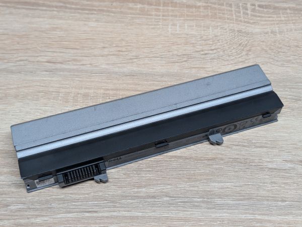 Б/В Оригінальна акумуляторна батарея Dell R3026