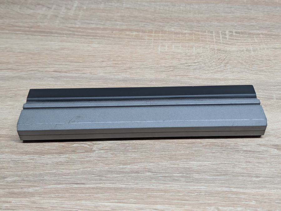 Б/В Оригінальна акумуляторна батарея Dell R3026