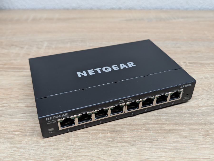 Б/В Смарт-комутатор Netgear GS308E
