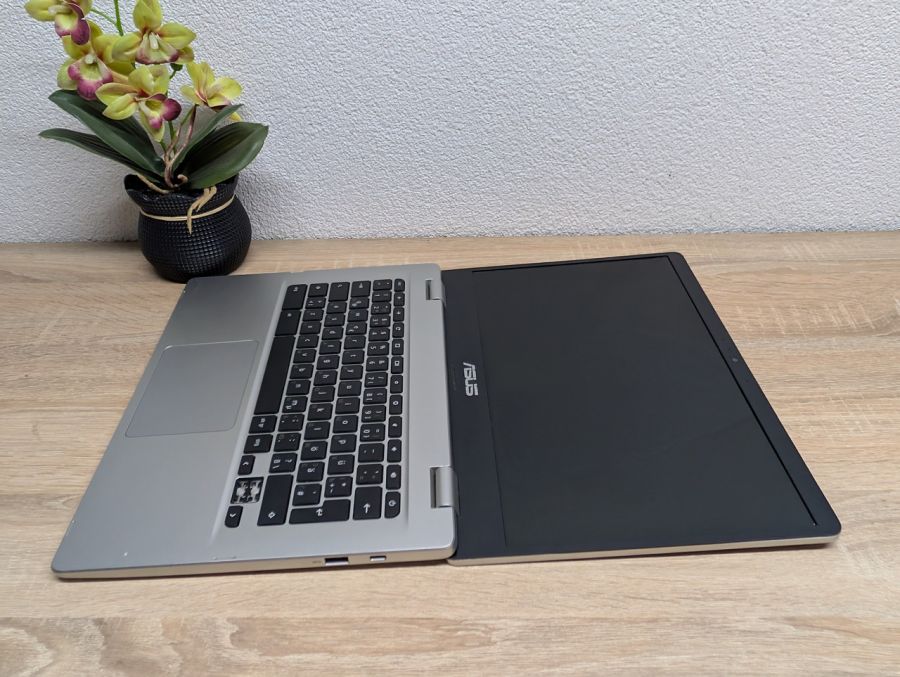 Б/В Ноутбук Asus Chrombook C424 не вмикається