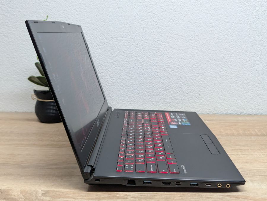 Ноутбук Б/В MSI GP62 MS-16JB, Intel Core i7-7700HQ, DDR4 16GB, SSD 500GB, NVIDIA GeForce GTX 1060 3GB, 15.6" Full HD