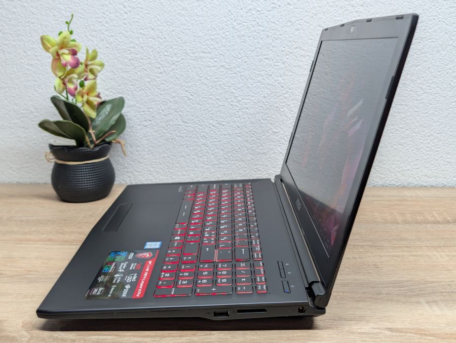 Ноутбук Б/В MSI GP62 MS-16JB:15.6 Full HD,Intel Core i7-7700HQ,16 GB DDR4,NVIDIA GeForse GTX 1060 3Gb,SSD 500Gb