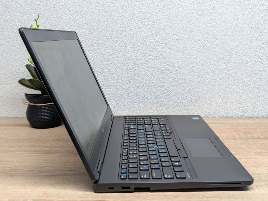 Ноутбук Б/В Dell Latitude 5580:15.6 Full HD Intel Core i5-6300U 8 GB DDR4 SSD 256Gb, Intel HD Graphics