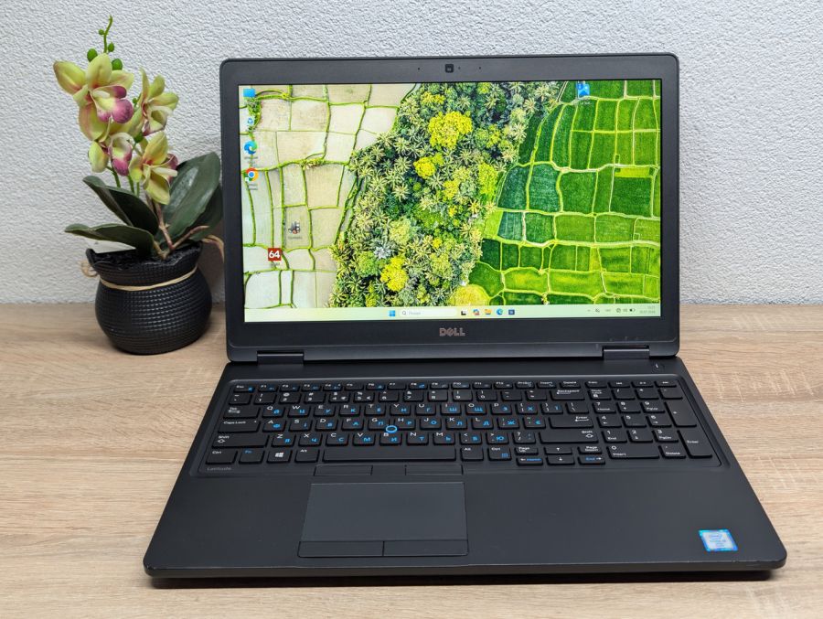 Ноутбук Б/В Dell Latitude 5580:15.6 Full HD Intel Core i5-6300U 8 GB DDR4 SSD 256Gb, Intel HD Graphics