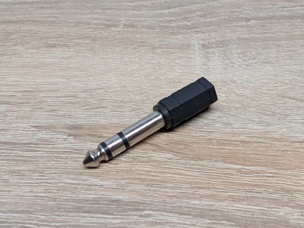 Аудіоперехідник зі стерео гнізда 6.35 мм (jack 1/4")на штекер 3.5 мм (mini-jack)