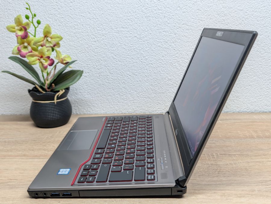 Ноутбук Б/В Fujitsu E736:13, Intel Core i3-6100U,8 GB DDR4, SSD 256Gb [ProductHub SKU F262]