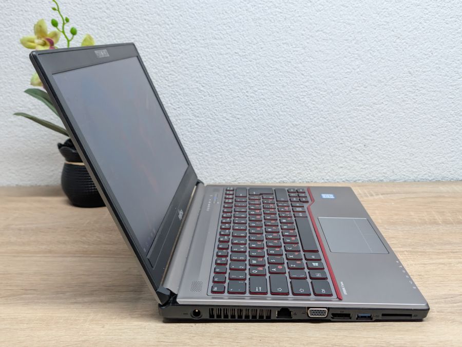 Ноутбук Б/В Fujitsu E736:13, Intel Core i3-6100U,8 GB DDR4, SSD 256Gb [ProductHub SKU F262]