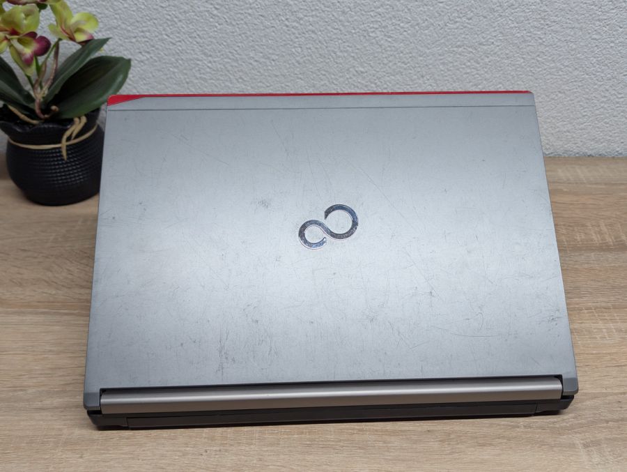 Ноутбук Б/В Fujitsu E736:13, Intel Core i3-6100U,8 GB DDR4, SSD 256Gb [ProductHub SKU F262]
