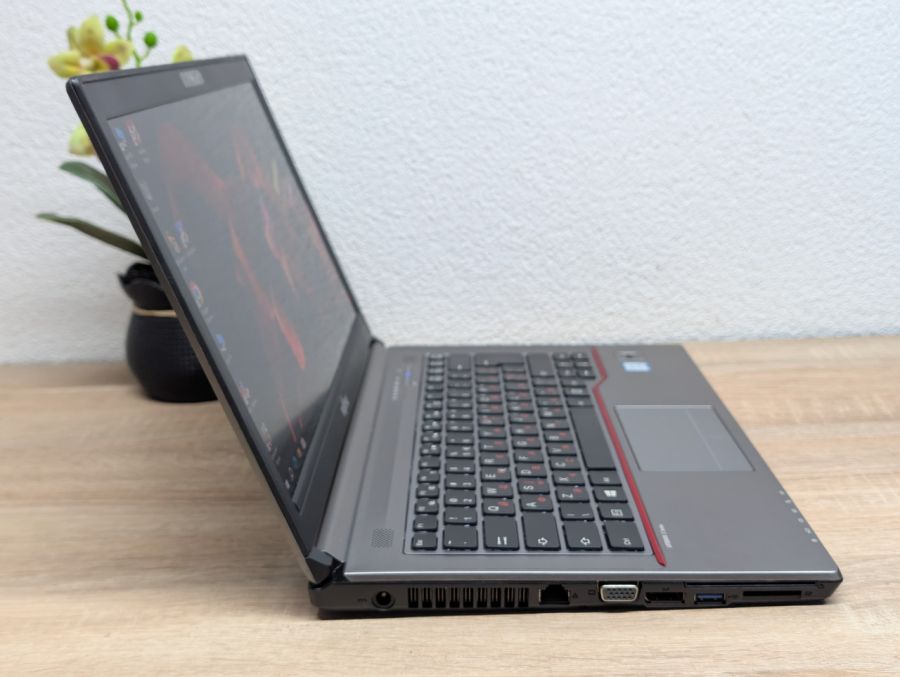 Ноутбук Б/В Fujitsu E746: 14 Full HD Intel Core i5-6200U 8 GB DDR4 240Gb ssd