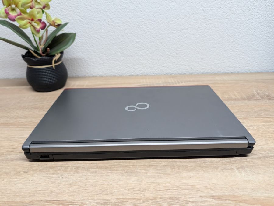 Ноутбук Б/В Fujitsu E746: 14 Full HD Intel Core i5-6200U 8 GB DDR4 240Gb ssd