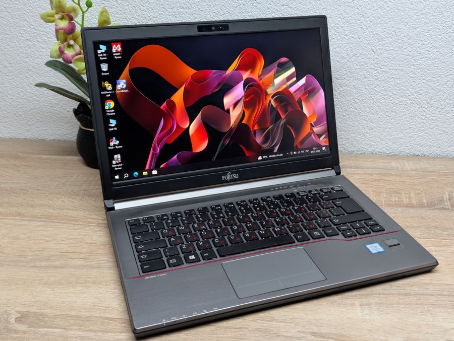 Ноутбук Б/В Fujitsu E746, Intel Core i5-6200U, DDR4 8GB, SSD 240GB, 14" Full HD