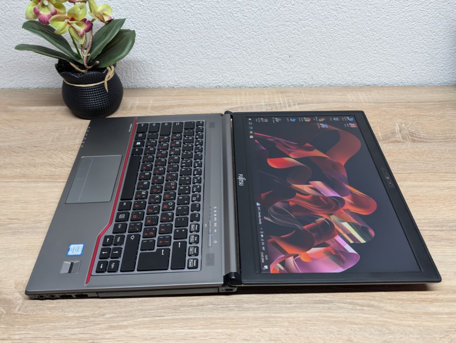 Ноутбук Б/В Fujitsu E746: 14 Full HD Intel Core i5-6200U 8 GB DDR4 240Gb ssd