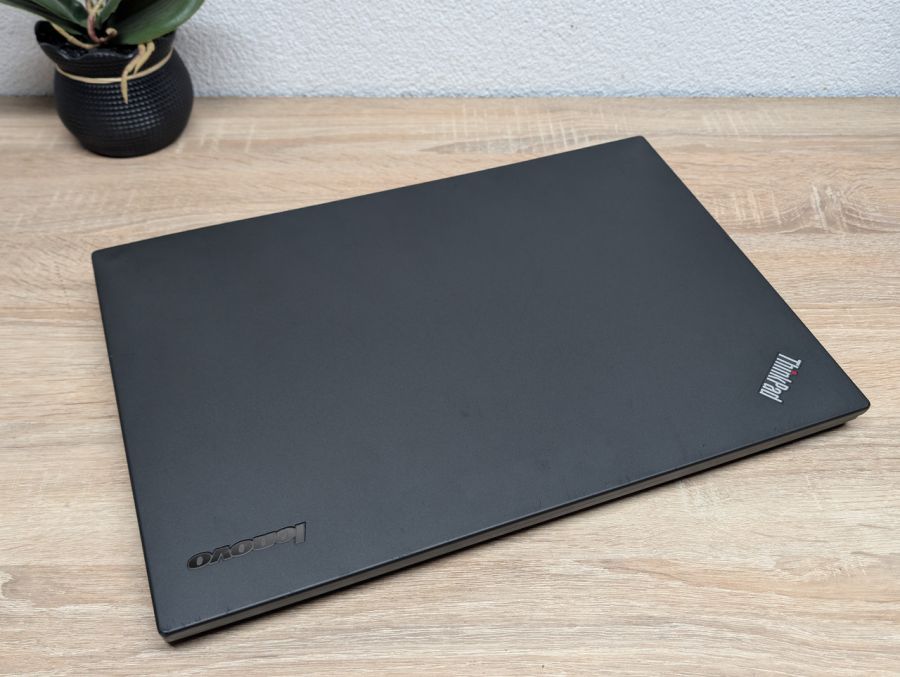 Ноутбук Б/В Lenovo T550: 15.6 Full HD Intel Core i5-5300U @2.30GHz 8 GB DDR3 Intel HD Graphics SSD 120Gb(2АКБ)