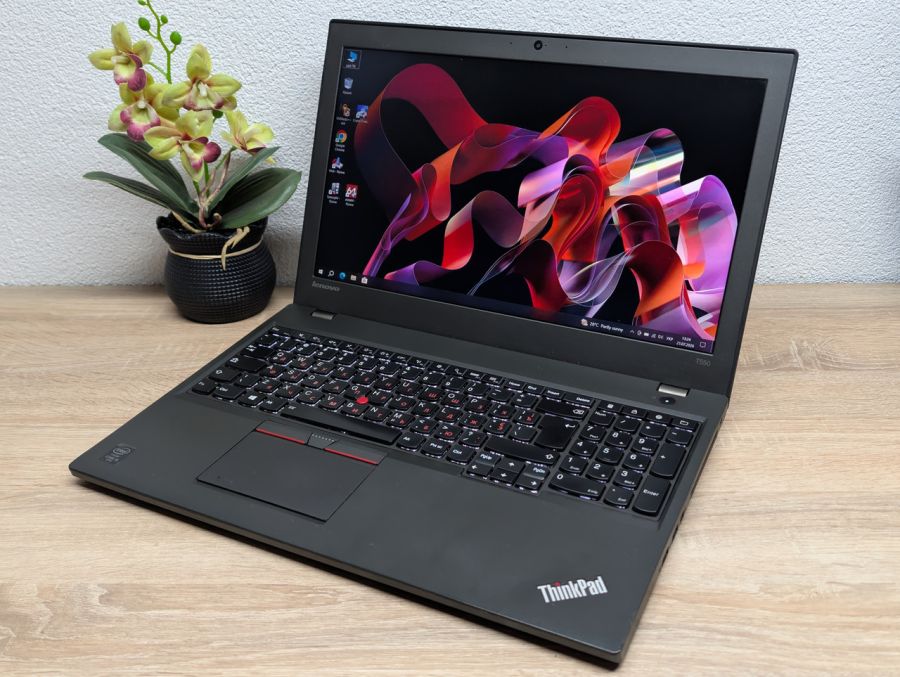 Ноутбук Б/В Lenovo T550: 15.6 Full HD Intel Core i5-5300U @2.30GHz 8 GB DDR3 Intel HD Graphics SSD 120Gb(2АКБ)