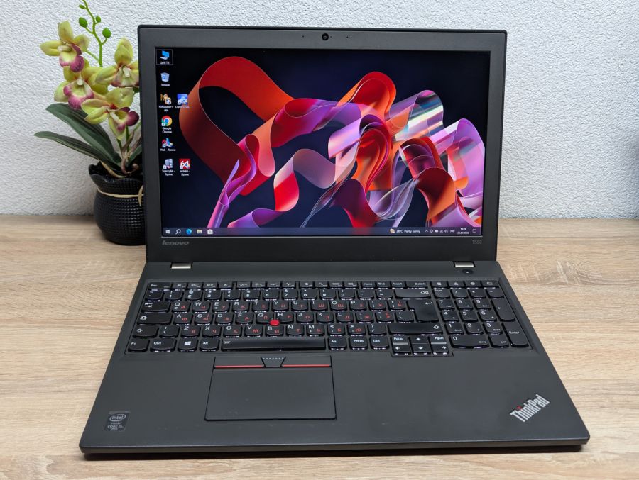 Ноутбук Б/В Lenovo T550: 15.6 Full HD Intel Core i5-5300U @2.30GHz 8 GB DDR3 Intel HD Graphics SSD 120Gb(2АКБ)