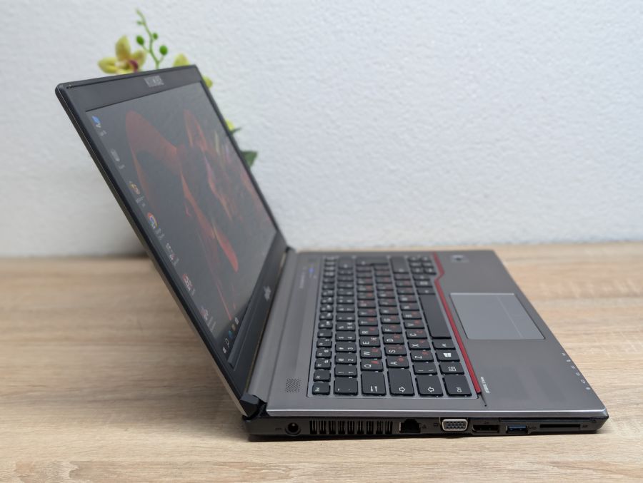 Ноутбук Б/В Fujitsu E746: 14 Full Hd Intel Core i5-6200U 8 GB DDR4 250Gb SSD