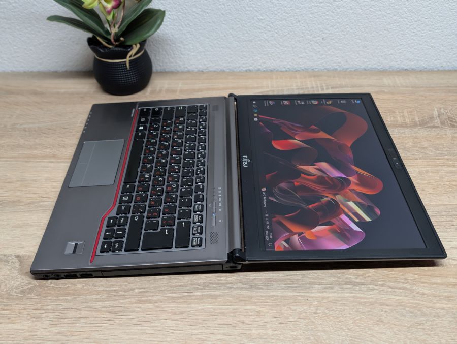 Ноутбук Б/В Fujitsu E746: 14 Full Hd Intel Core i5-6200U 8 GB DDR4 250Gb SSD