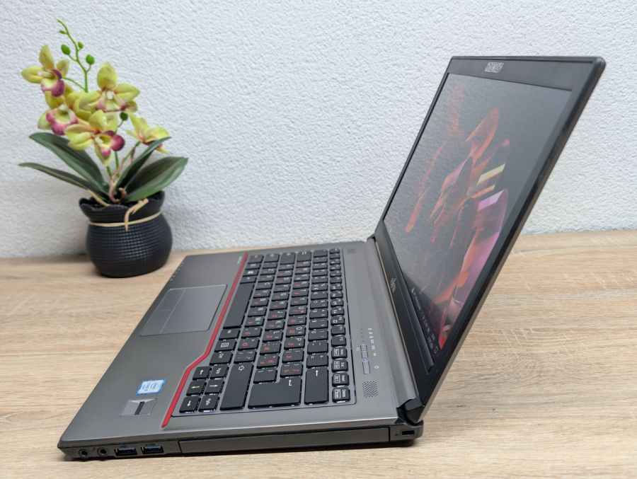 Ноутбук Б/В Fujitsu E746: 14 Full Hd Intel Core i5-6200U 8 GB DDR4 250Gb SSD