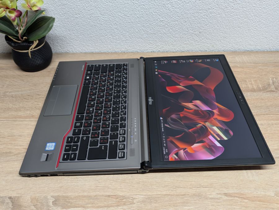 Ноутбук Б/В Fujitsu E746: 14 Full Hd Intel Core i5-6200U 8 GB DDR4 250Gb SSD