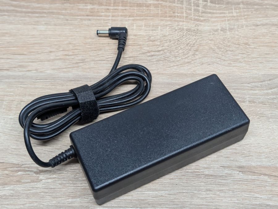 Б/В Блок живлення NLBA G-XHH 11 90W 19V 4.74A 5.5 x 2.5 мм