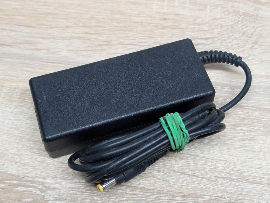 Блок живлення Hipro 65W 18.5V 3.5A 4.8x1.7мм Б/В