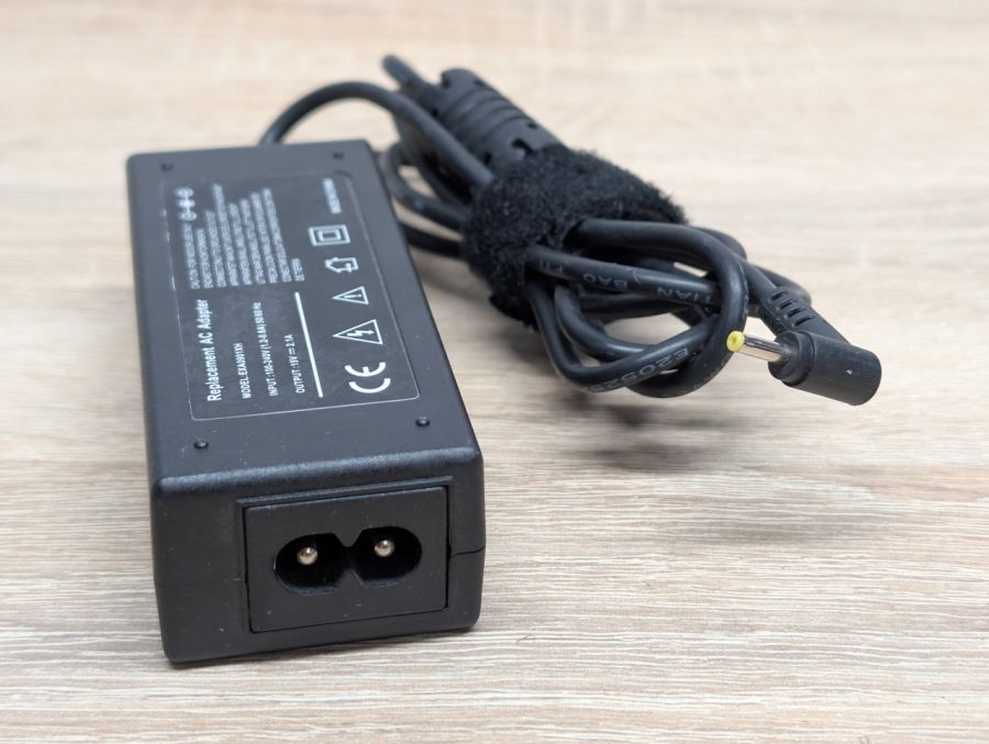 Б/В Блок живлення 40W 19V 2.1A 2.5x0.7мм