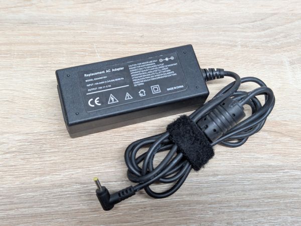 Б/В Блок живлення 40W 19V 2.1A 2.5x0.7мм