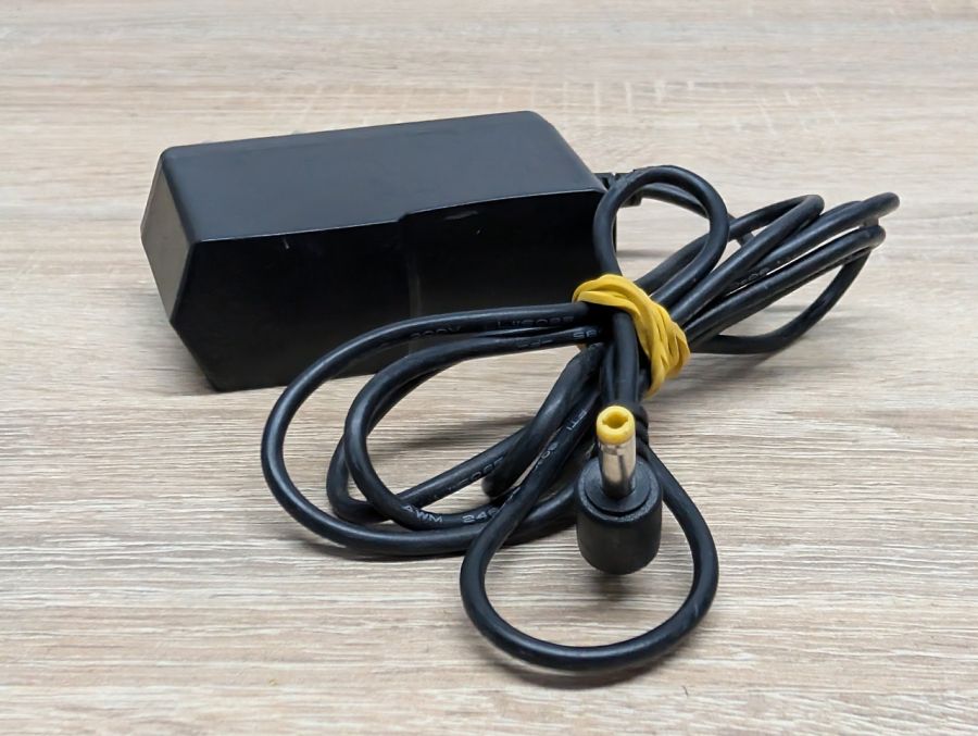 Б/В Блок живлення 5W 5V 1A 4.0 x 1.7 мм