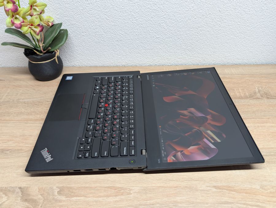 Ноутбук Б/В Lenovo ThinkPad T470: 10 14 Full HD Intel Core i7-7600U 8 GB DDR4 Intel HD Graphics SSD 256