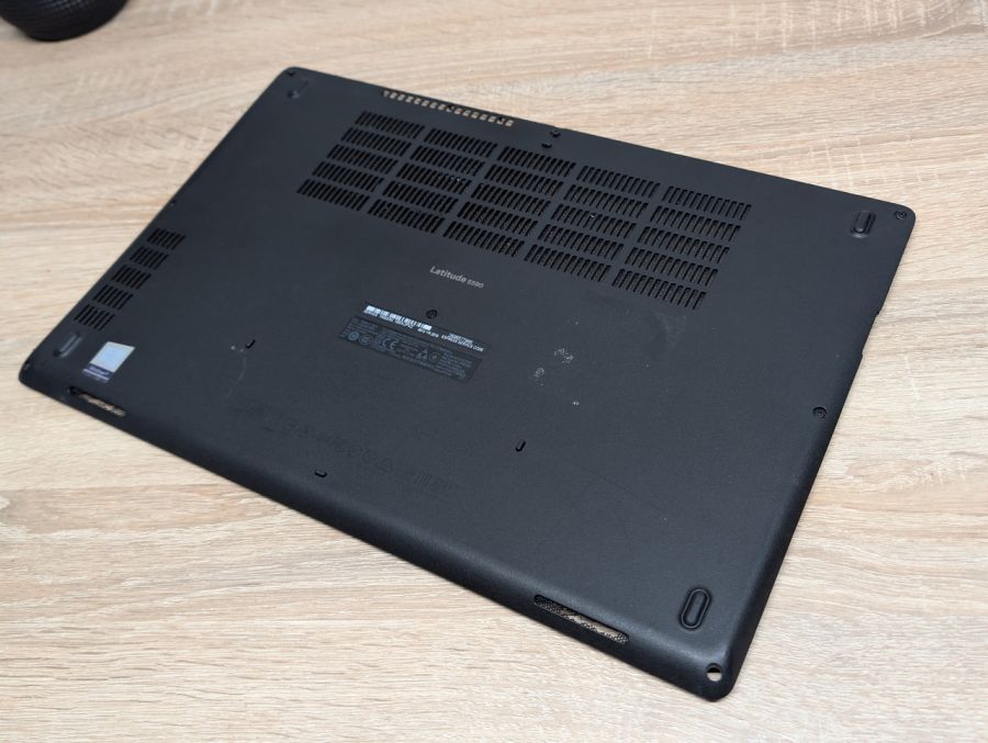 Б/В Піддон для ноутбука Dell Latitude 5590