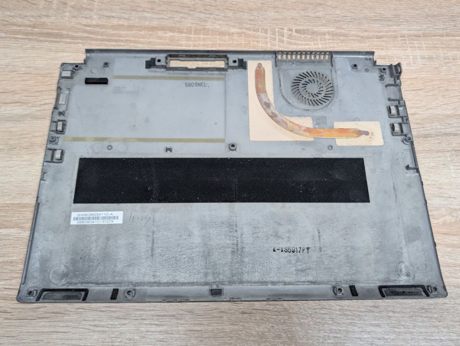 Б/В Піддон для ноутбука Toshiba Z30-C-10W