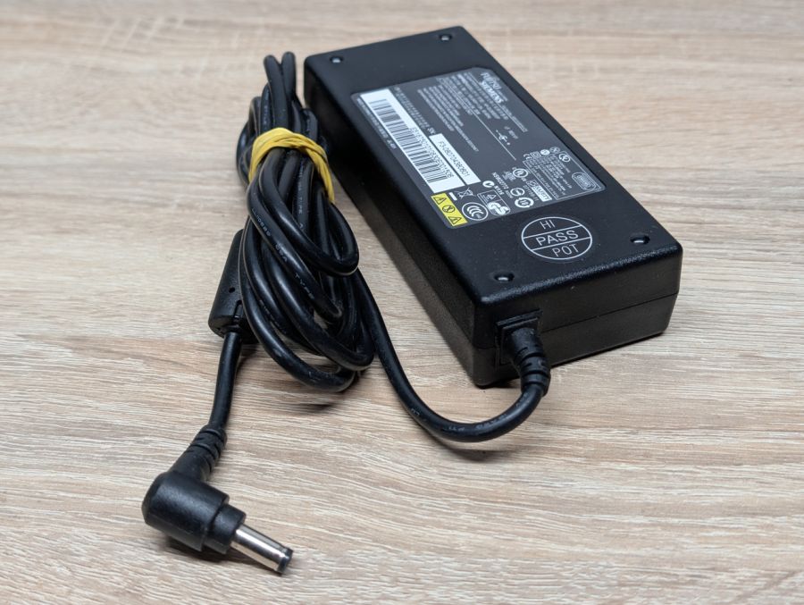 Блок живлення Fujitsu-Siemens 90W 20V 4.5A 5.5 х 2.5 мм Б/В