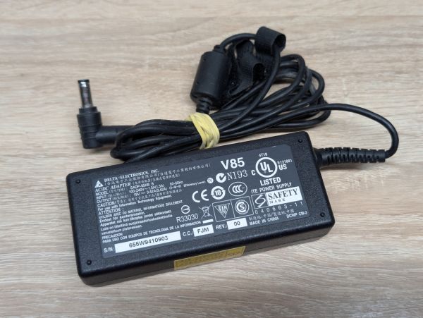 Б/В Блок живлення Delta Electronics 65W 19V 3.42A 5.5 х 2.5 мм