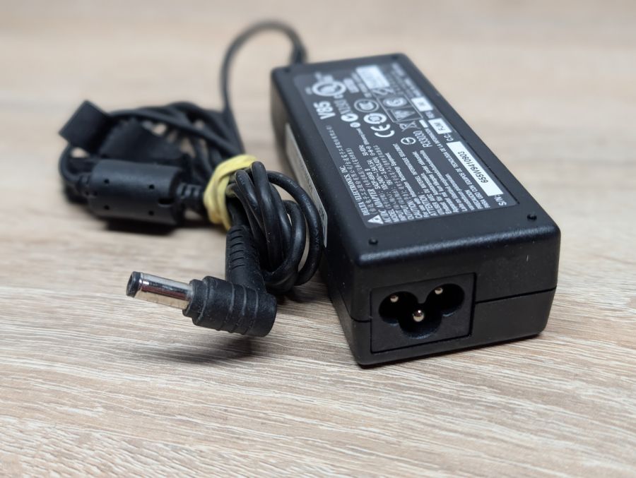 Б/В Блок живлення Delta Electronics 65W 19V 3.42A 5.5 х 2.5 мм