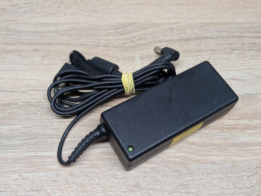 Б/В Блок живлення Delta Electronics 65W 19V 3.42A 5.5 х 2.5 мм