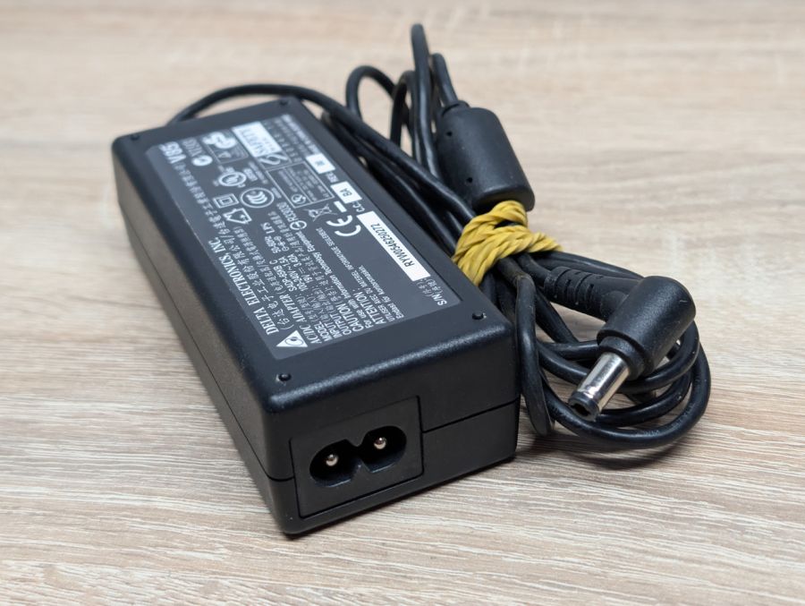 Блок живлення Delta Elecronics 65W 19V 3.42A 5.5 х 2.5 мм Б/В