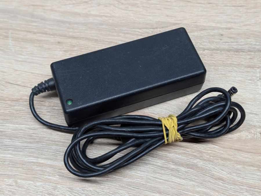Б/В Блок живлення Delta Elecronics 65W 19V 3.42A 5.5 х 2.5 мм