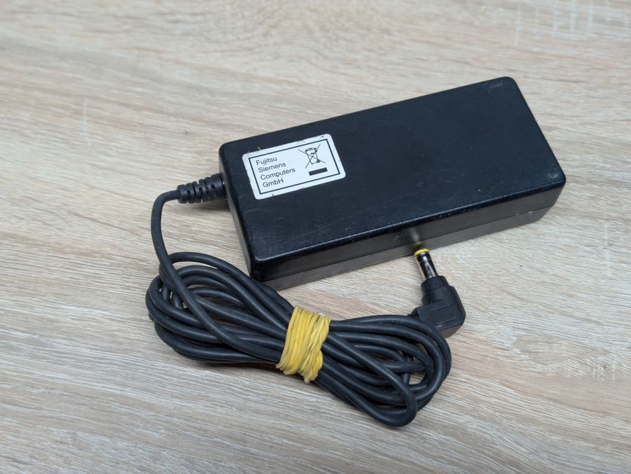 Б/В Блок живлення Fujitsu 60W 19V 3.16A 5.5 x 2.5мм