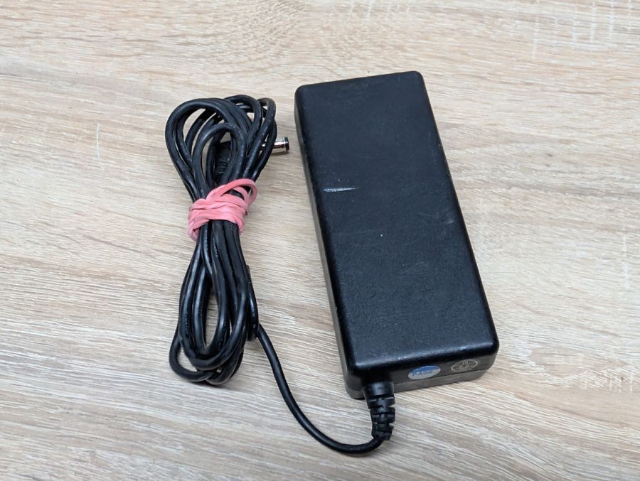 Б/В Блок живлення Delta Electronics 65W 19V 3.16A 5.5 х 3.0 мм [ProductHub SKU ADP-60DH]